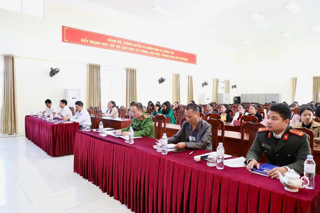 Công an xã Hồng Vân ký kết Quy chế phối hợp bảo đảm an ninh trường học - Ảnh 2.