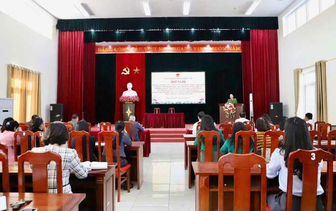 Công an xã Hồng Vân ký kết Quy chế phối hợp bảo đảm an ninh trường học - Ảnh 1.