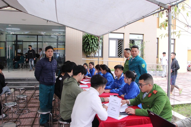 Thanh niên Phú Nghĩa hăng hái tham gia khám sơ tuyển nghĩa vụ quân sự tại điểm Trạm Y tế Phú Nghĩa- Ảnh 12.