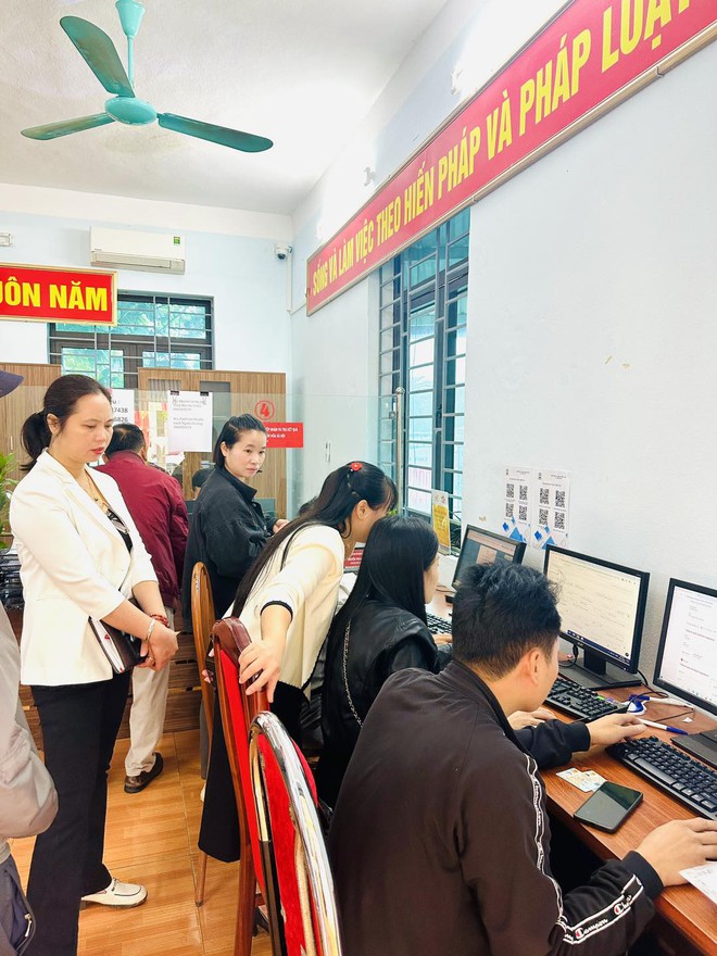 THƯỜNG TRỰC HĐND XÃ TRUNG GIÃ TỔ CHỨC KHẢO SÁT HOẠT ĐỘNG ĐIỂM PHỤC VỤ HÀNH CHÍNH CÔNG- Ảnh 4.