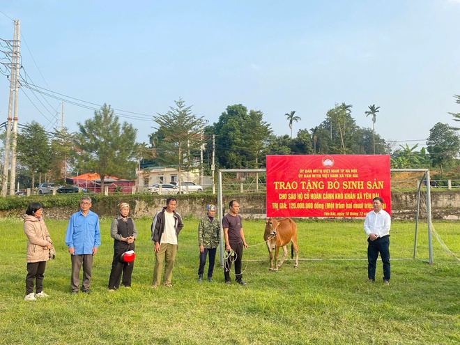 ỦY BAN MTTQ XÃ YÊN BÀI TRAO BÒ SINH SẢN CHO 6 HỘ CÓ HOÀN CẢNH KHÓ KHĂN- Ảnh 4.
