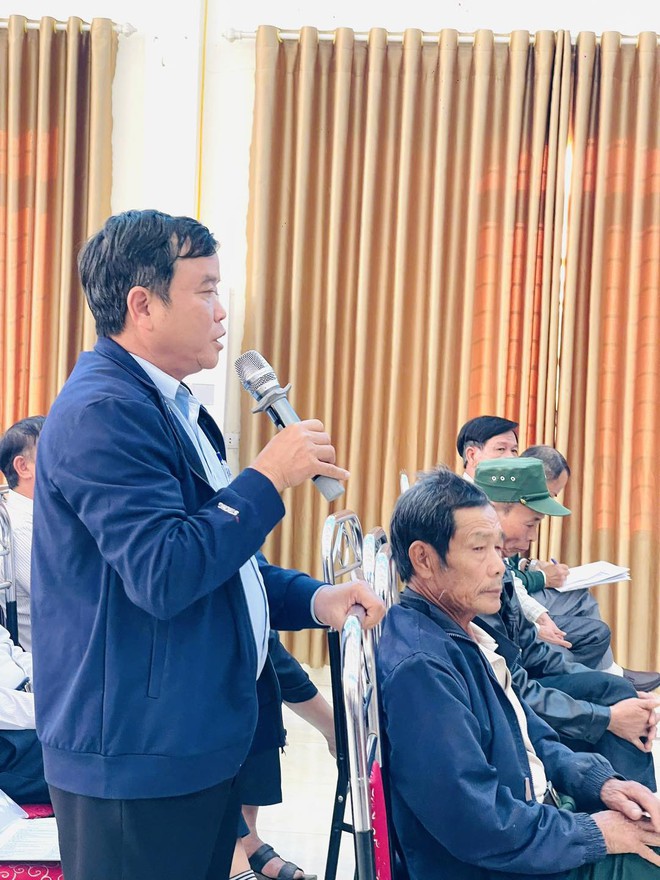 PHÓ BÍ THƯ THƯỜNG TRỰC ĐẢNG ỦY, CHỦ TỊCH UỶ BAN MẶT TRẬN TỔ QUỐC NGUYỄN THỊ KIM TUYẾN TIẾP XÚC CỬ TRI TỔ ĐẠI BIỂU HỘI ĐỒNG NHÂN DÂN SỐ 3- HĐND XÃ TRUNG GIÃ KHOÁ XXI, NHIỆM KỲ 2021-2026.- Ảnh 5.