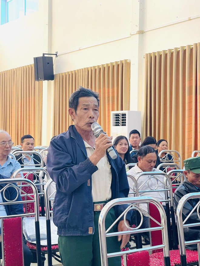 PHÓ BÍ THƯ THƯỜNG TRỰC ĐẢNG ỦY, CHỦ TỊCH UỶ BAN MẶT TRẬN TỔ QUỐC NGUYỄN THỊ KIM TUYẾN TIẾP XÚC CỬ TRI TỔ ĐẠI BIỂU HỘI ĐỒNG NHÂN DÂN SỐ 3- HĐND XÃ TRUNG GIÃ KHOÁ XXI, NHIỆM KỲ 2021-2026.- Ảnh 4.