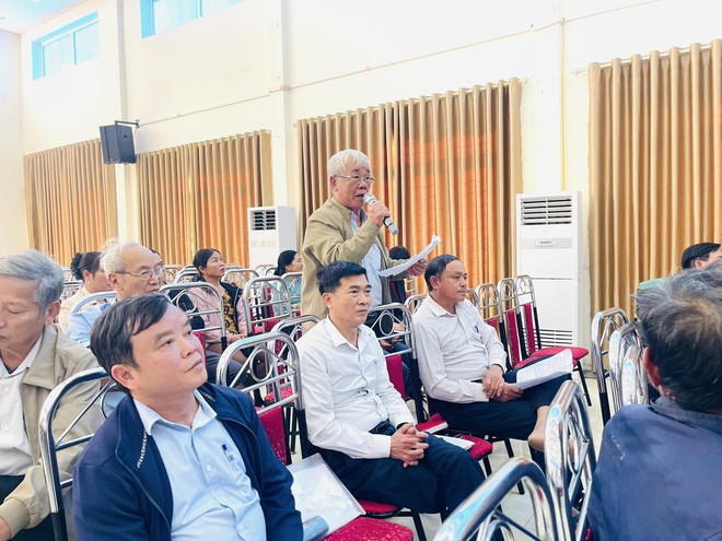 PHÓ BÍ THƯ THƯỜNG TRỰC ĐẢNG ỦY, CHỦ TỊCH UỶ BAN MẶT TRẬN TỔ QUỐC NGUYỄN THỊ KIM TUYẾN TIẾP XÚC CỬ TRI TỔ ĐẠI BIỂU HỘI ĐỒNG NHÂN DÂN SỐ 3- HĐND XÃ TRUNG GIÃ KHOÁ XXI, NHIỆM KỲ 2021-2026.- Ảnh 3.