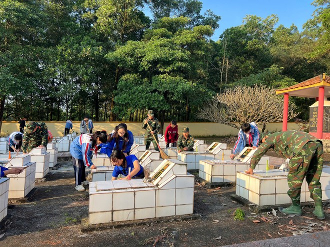 HƠN 200 CÁN BỘ, CHIẾN SĨ RA QUÂN HÀNH QUÂN DÃ NGOẠI LÀM CÔNG TÁC DÂN VẬN TẠI XÃ TRUNG GIÃ- Ảnh 8.