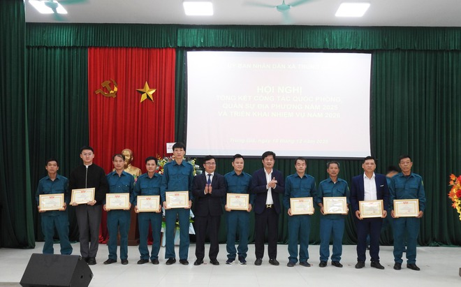 TRUNG GIÃ TỔNG KẾT CÔNG TÁC QUỐC PHÒNG, QUÂN SỰ ĐỊA PHƯƠNG NĂM 2025- Ảnh 7.