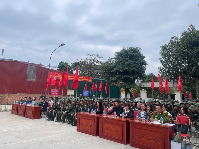 HƠN 200 CÁN BỘ, CHIẾN SĨ RA QUÂN HÀNH QUÂN DÃ NGOẠI LÀM CÔNG TÁC DÂN VẬN TẠI XÃ TRUNG GIÃ- Ảnh 5.