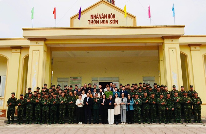 HƠN 200 CÁN BỘ, CHIẾN SĨ RA QUÂN HÀNH QUÂN DÃ NGOẠI LÀM CÔNG TÁC DÂN VẬN TẠI XÃ TRUNG GIÃ- Ảnh 6.