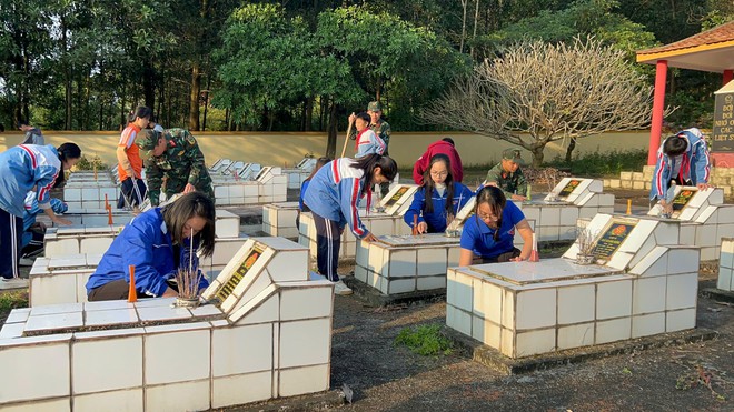HƠN 200 CÁN BỘ, CHIẾN SĨ RA QUÂN HÀNH QUÂN DÃ NGOẠI LÀM CÔNG TÁC DÂN VẬN TẠI XÃ TRUNG GIÃ- Ảnh 7.