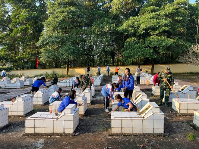 HƠN 200 CÁN BỘ, CHIẾN SĨ RA QUÂN HÀNH QUÂN DÃ NGOẠI LÀM CÔNG TÁC DÂN VẬN TẠI XÃ TRUNG GIÃ- Ảnh 9.