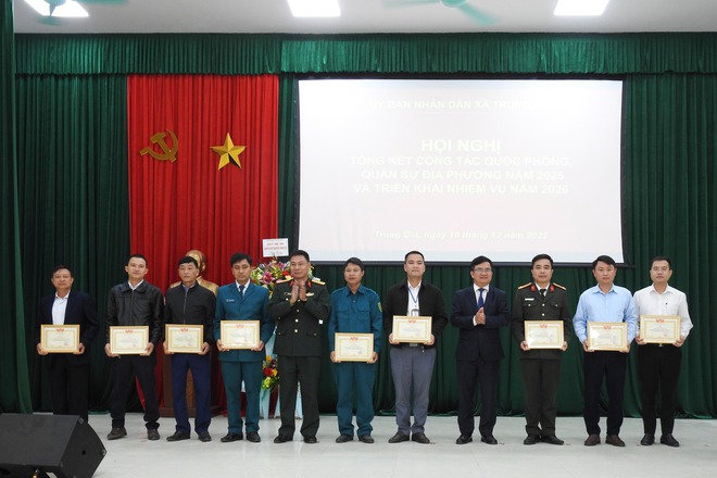 TRUNG GIÃ TỔNG KẾT CÔNG TÁC QUỐC PHÒNG, QUÂN SỰ ĐỊA PHƯƠNG NĂM 2025- Ảnh 6.