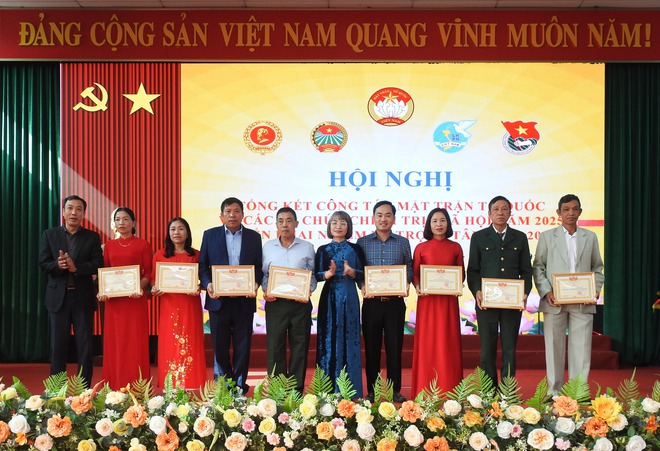 TRUNG GIÃ: 337 TẬP THỂ, CÁ NHÂN CÓ THÀNH TÍCH XUẤT SẮC TRONG CÔNG TÁC MTTQ VÀ CÁC TỔ CHỨC CHÍNH TRỊ – XÃ HỘI ĐƯỢC CÁC CẤP BIỂU DƯƠNG, KHEN THƯỞNG- Ảnh 4.