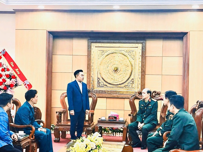 Lãnh đạo địa phương xã Yên Bài thăm, chúc mừng các đơn vị quân đội nhân dịp 22/12- Ảnh 2.