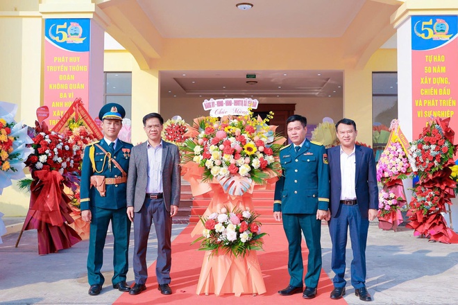 Lãnh đạo địa phương xã Yên Bài thăm, chúc mừng các đơn vị quân đội nhân dịp 22/12- Ảnh 5.