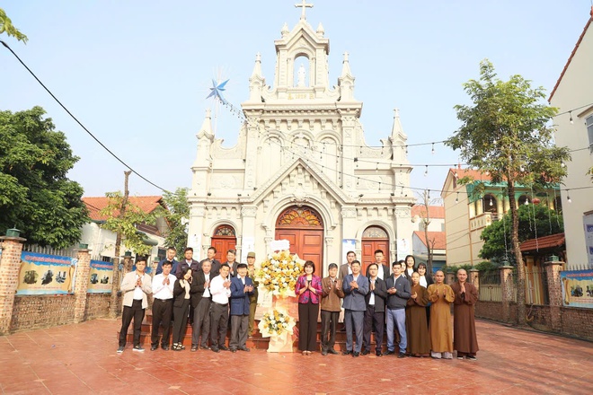 Xã Hồng Vân: Thăm tặng quà các cơ sở tôn giáo nhân dịp lễ Giáng sinh năm 2025- Ảnh 4.