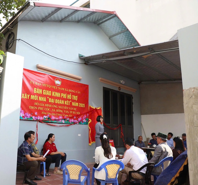Xã Hồng Vân trao mái ấm yêu thương, lan toả tinh thần đại đoàn kết- Ảnh 5.