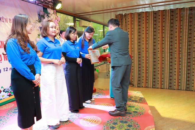 UB MTTQ xã Yên Bài tổng kết công tác mặt trận và các tổ chức chính trị xã hội năm 2025.- Ảnh 28.