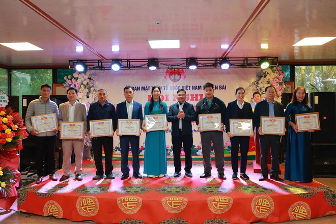 UB MTTQ xã Yên Bài tổng kết công tác mặt trận và các tổ chức chính trị xã hội năm 2025.- Ảnh 17.