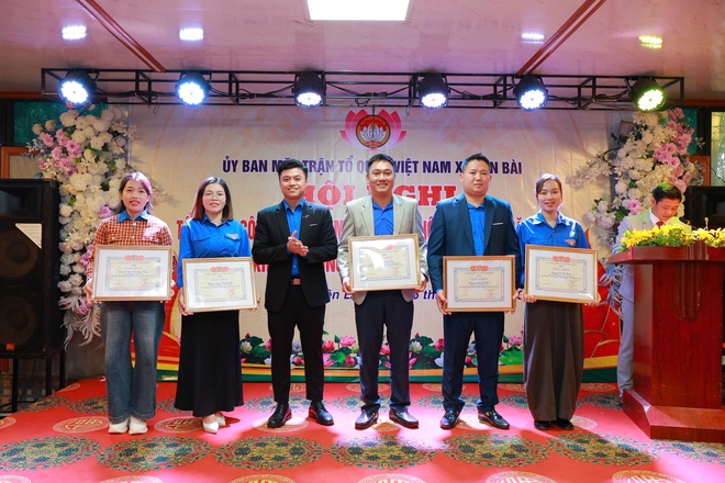 UB MTTQ xã Yên Bài tổng kết công tác mặt trận và các tổ chức chính trị xã hội năm 2025.- Ảnh 33.