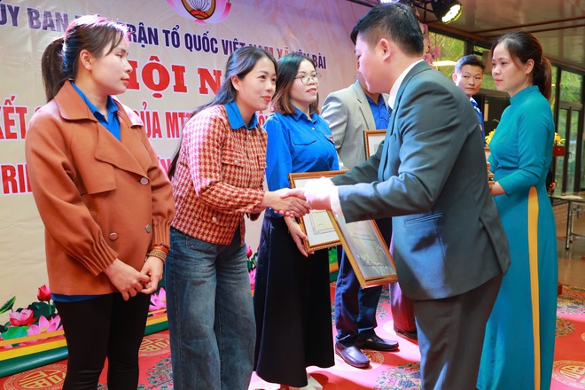 UB MTTQ xã Yên Bài tổng kết công tác mặt trận và các tổ chức chính trị xã hội năm 2025.- Ảnh 36.