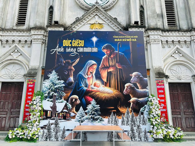 Giáng sinh 2025 ấm áp, an lành, hạnh phúc ngập tràn ở các Giáo Xứ, Giáo họ trên địa bàn xã Hòa Phú

- Ảnh 1.