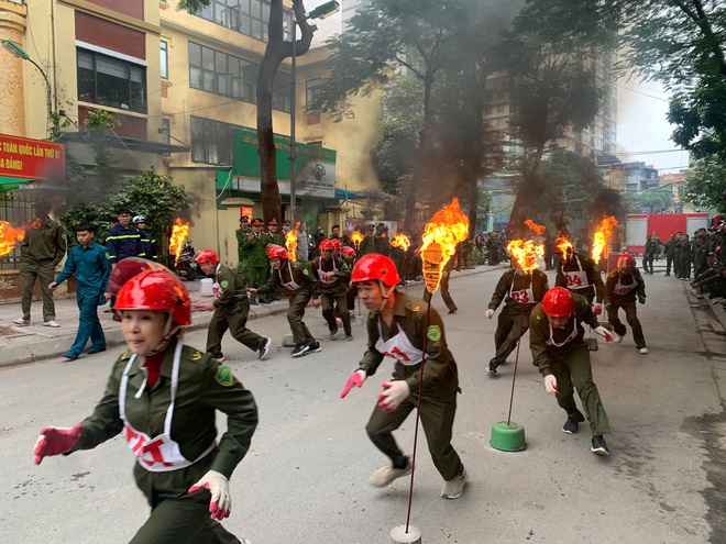 Khương Đình: Hội thi chữa cháy, cứu người, cứu tài sản năm 2025 thành công tốt đẹp- Ảnh 14.