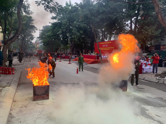 Khương Đình: Hội thi chữa cháy, cứu người, cứu tài sản năm 2025 thành công tốt đẹp- Ảnh 13.