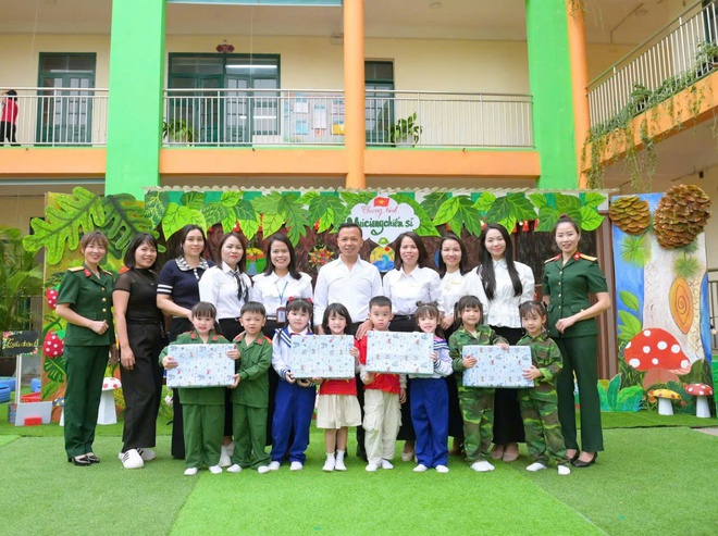 Sáng ngày 22/12/2025, Phòng Văn hóa – Xã hội xã Trung Giã tổ chức buổi kiến tập chuyên đề “Phát triển tình cảm và kỹ năng xã hội cho trẻ mầm non” tại trường MN Hồng Kỳ A.- Ảnh 16.