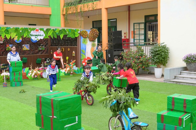 Sáng ngày 22/12/2025, Phòng Văn hóa – Xã hội xã Trung Giã tổ chức buổi kiến tập chuyên đề “Phát triển tình cảm và kỹ năng xã hội cho trẻ mầm non” tại trường MN Hồng Kỳ A.- Ảnh 15.