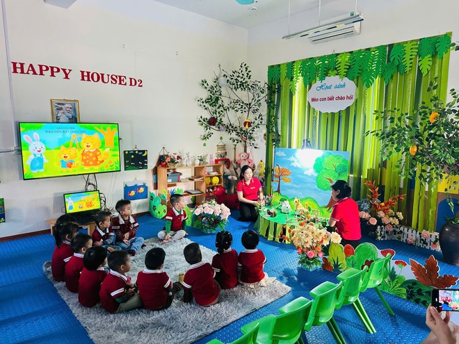 Sáng ngày 22/12/2025, Phòng Văn hóa – Xã hội xã Trung Giã tổ chức buổi kiến tập chuyên đề “Phát triển tình cảm và kỹ năng xã hội cho trẻ mầm non” tại trường MN Hồng Kỳ A.- Ảnh 2.