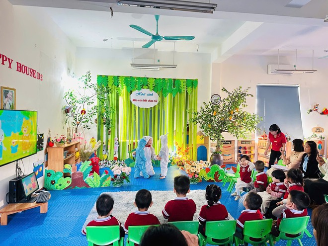 Sáng ngày 22/12/2025, Phòng Văn hóa – Xã hội xã Trung Giã tổ chức buổi kiến tập chuyên đề “Phát triển tình cảm và kỹ năng xã hội cho trẻ mầm non” tại trường MN Hồng Kỳ A.- Ảnh 4.