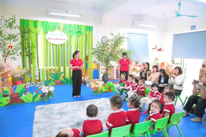 Sáng ngày 22/12/2025, Phòng Văn hóa – Xã hội xã Trung Giã tổ chức buổi kiến tập chuyên đề “Phát triển tình cảm và kỹ năng xã hội cho trẻ mầm non” tại trường MN Hồng Kỳ A.- Ảnh 12.