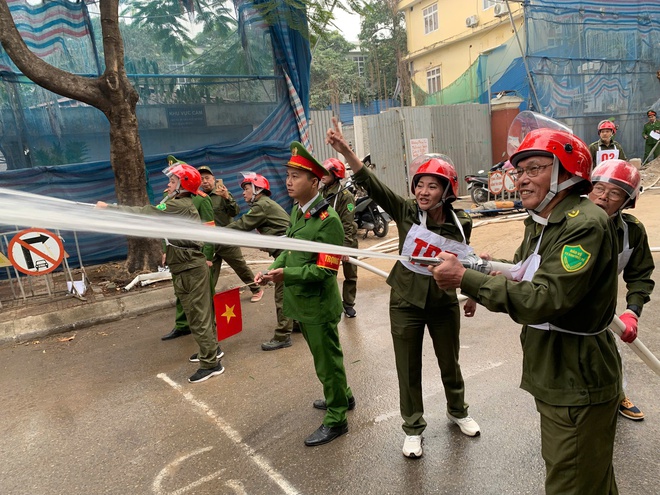 Khương Đình: Hội thi chữa cháy, cứu người, cứu tài sản năm 2025 thành công tốt đẹp- Ảnh 22.