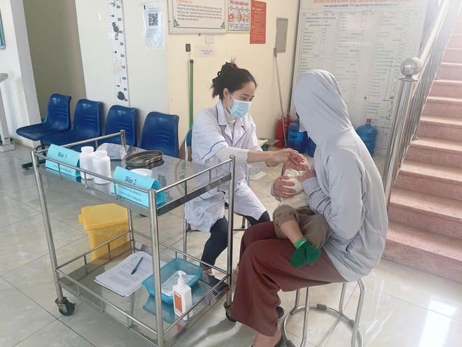 Trạm y tế xã Hồng Vân tổ chức cho trẻ em từ 6 tháng đến 36 tháng tuổi uống vitamin A đợt 2/2025- Ảnh 5.