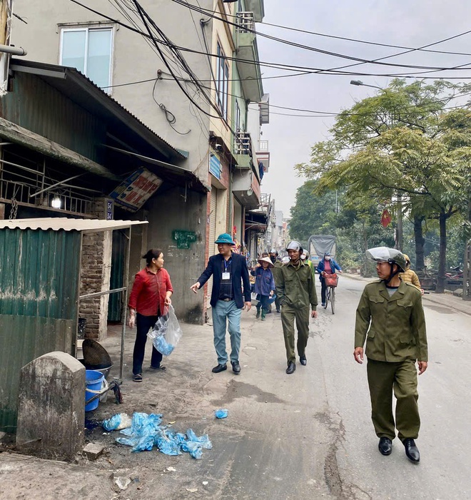 Xã Hồng Vân ra quân giải tỏa an toàn giao thông, trật tự xây dựng - Ảnh 3.