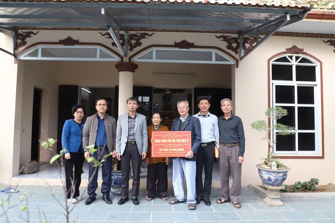 Bí thư Đảng ủy xã Hồng Vân: Trao kinh phí hỗ trợ xây dựng mới, sửa chữa nhà ở đối với người có Công với Cách mạng và thân nhân Liệt sĩ- Ảnh 5.