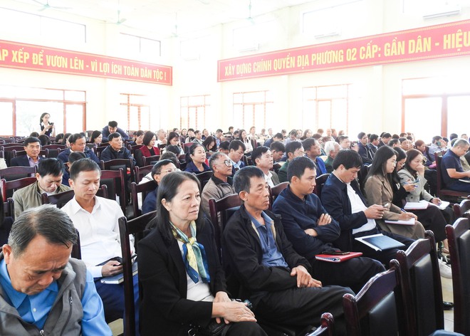HỘI NGHỊ ĐỐI THOẠI GIỮA NGƯỜI ĐỨNG ĐẦU CẤP ỦY, CHÍNH QUYỀN XÃ TRUNG GIÃ VỚI MTTQ VÀ NHÂN DÂN NĂM 2025- Ảnh 8.