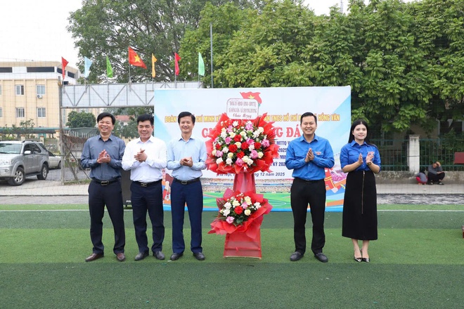 Giao hữu bóng đá chào mừng thành công Đại hội đại biểu MTTQ Việt Nam Thành phố Hà Nội và Đại hội đại biểu Đoàn TNCSHCM Thành phố Hà Nội nhiệm kỳ 2025 -2030- Ảnh 2.