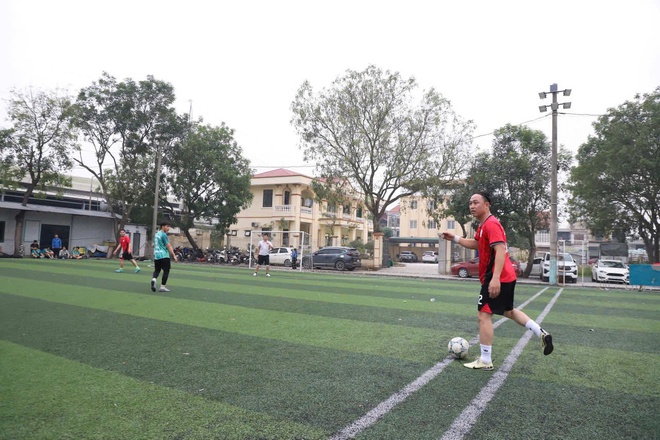 Giao hữu bóng đá chào mừng thành công Đại hội đại biểu MTTQ Việt Nam Thành phố Hà Nội và Đại hội đại biểu Đoàn TNCSHCM Thành phố Hà Nội nhiệm kỳ 2025 -2030- Ảnh 6.