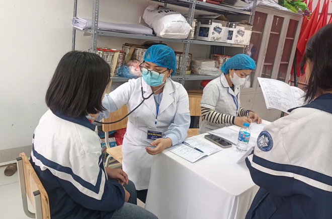 Trạm Y tế xã Hồng Vân khám sức khỏe định kỳ theo chuyên khoa cho học sinh trường Trung học Cơ sở Hà Hồi - Ảnh 3.