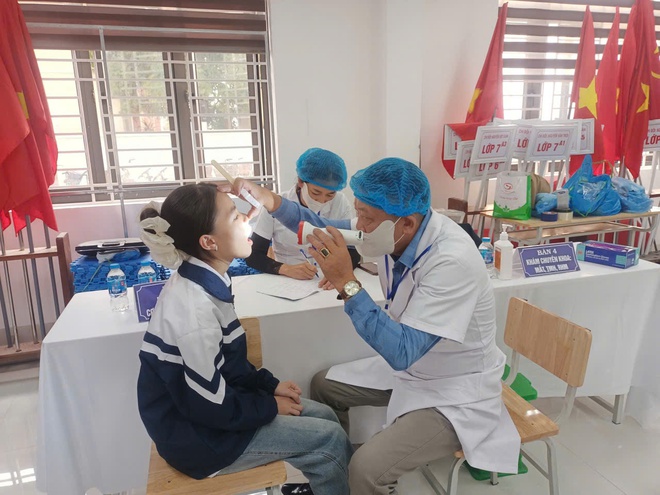 Trạm Y tế xã Hồng Vân khám sức khỏe định kỳ theo chuyên khoa cho học sinh trường Trung học Cơ sở Hà Hồi - Ảnh 5.