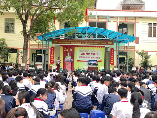 Tuyên truyền pháp luật về an toàn giao thông cho học sinh Trường THCS Vân Tảo- Ảnh 2.