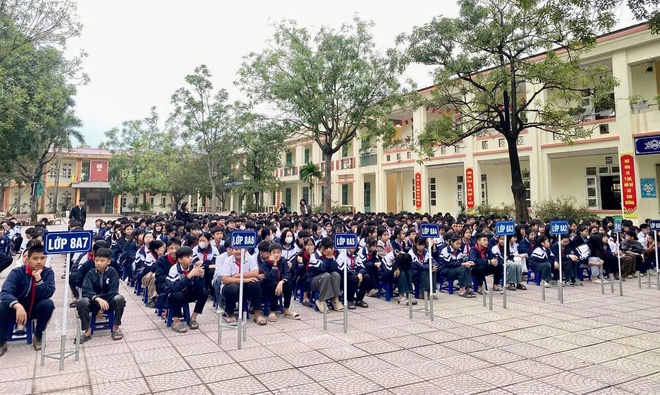 Tuyên truyền pháp luật về an toàn giao thông cho học sinh Trường THCS Vân Tảo- Ảnh 4.