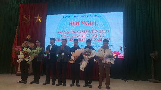 Gặp mặt động viên thanh niên chuẩn bị lên đường nhập ngũ và quân nhân xuất ngũ năm 2025.- Ảnh 2.