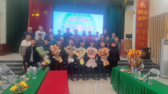 Gặp mặt động viên thanh niên chuẩn bị lên đường nhập ngũ và quân nhân xuất ngũ năm 2025.- Ảnh 1.