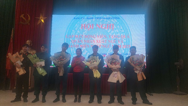 Gặp mặt động viên thanh niên chuẩn bị lên đường nhập ngũ và quân nhân xuất ngũ năm 2025.- Ảnh 4.