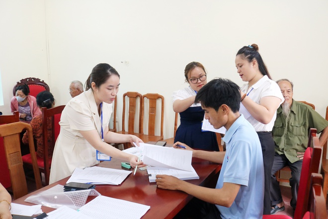 Xã Hòa Phú: Hướng dẫn, tiếp nhận hồ sơ trợ cấp hưu trí xã hội theo Nghị định 176 của  Chính Phủ.- Ảnh 4.