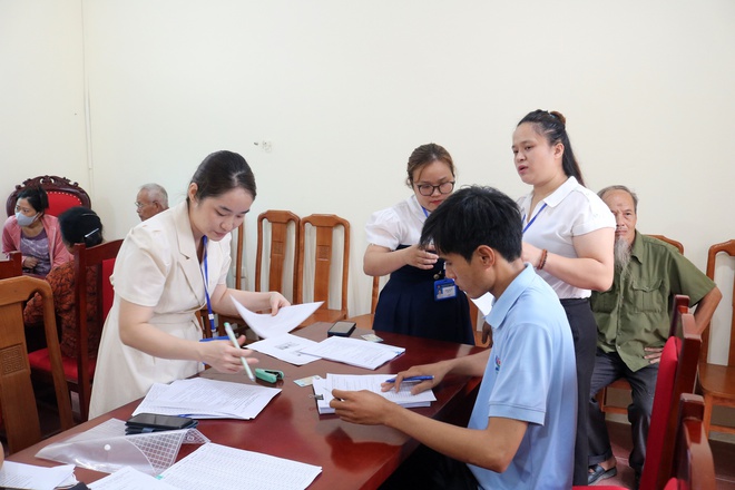 Xã Hòa Phú: Hướng dẫn, tiếp nhận hồ sơ trợ cấp hưu trí xã hội theo Nghị định 176 của  Chính Phủ.- Ảnh 5.