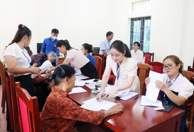 Xã Hòa Phú: Hướng dẫn, tiếp nhận hồ sơ trợ cấp hưu trí xã hội theo Nghị định 176 của  Chính Phủ.- Ảnh 8.