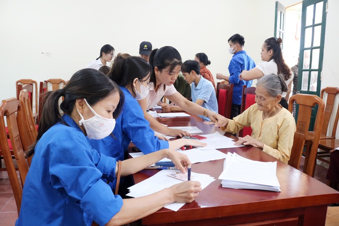 Xã Hòa Phú: Hướng dẫn, tiếp nhận hồ sơ trợ cấp hưu trí xã hội theo Nghị định 176 của  Chính Phủ.- Ảnh 1.